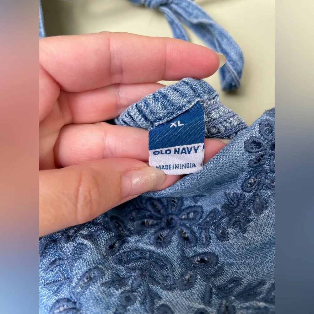 OLD NAVY 100% Cotton Smocked Denim Boho Blouse Seersucker Design Flutter Sleeve - Picture 8 of 10